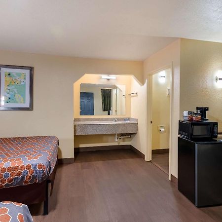 Rodeway Inn & Suites East نيو أورلينز المظهر الخارجي الصورة