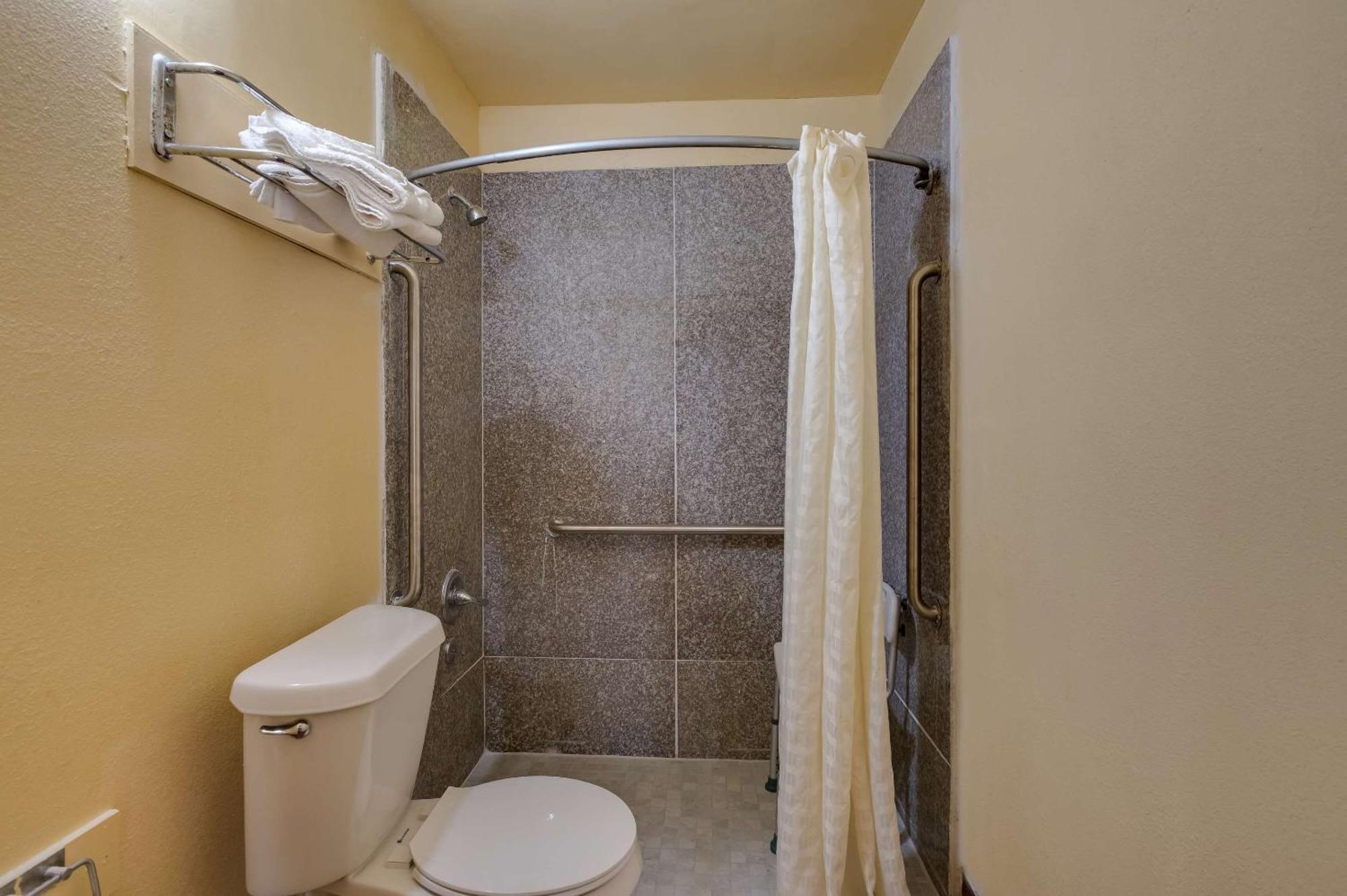 Rodeway Inn & Suites East نيو أورلينز المظهر الخارجي الصورة