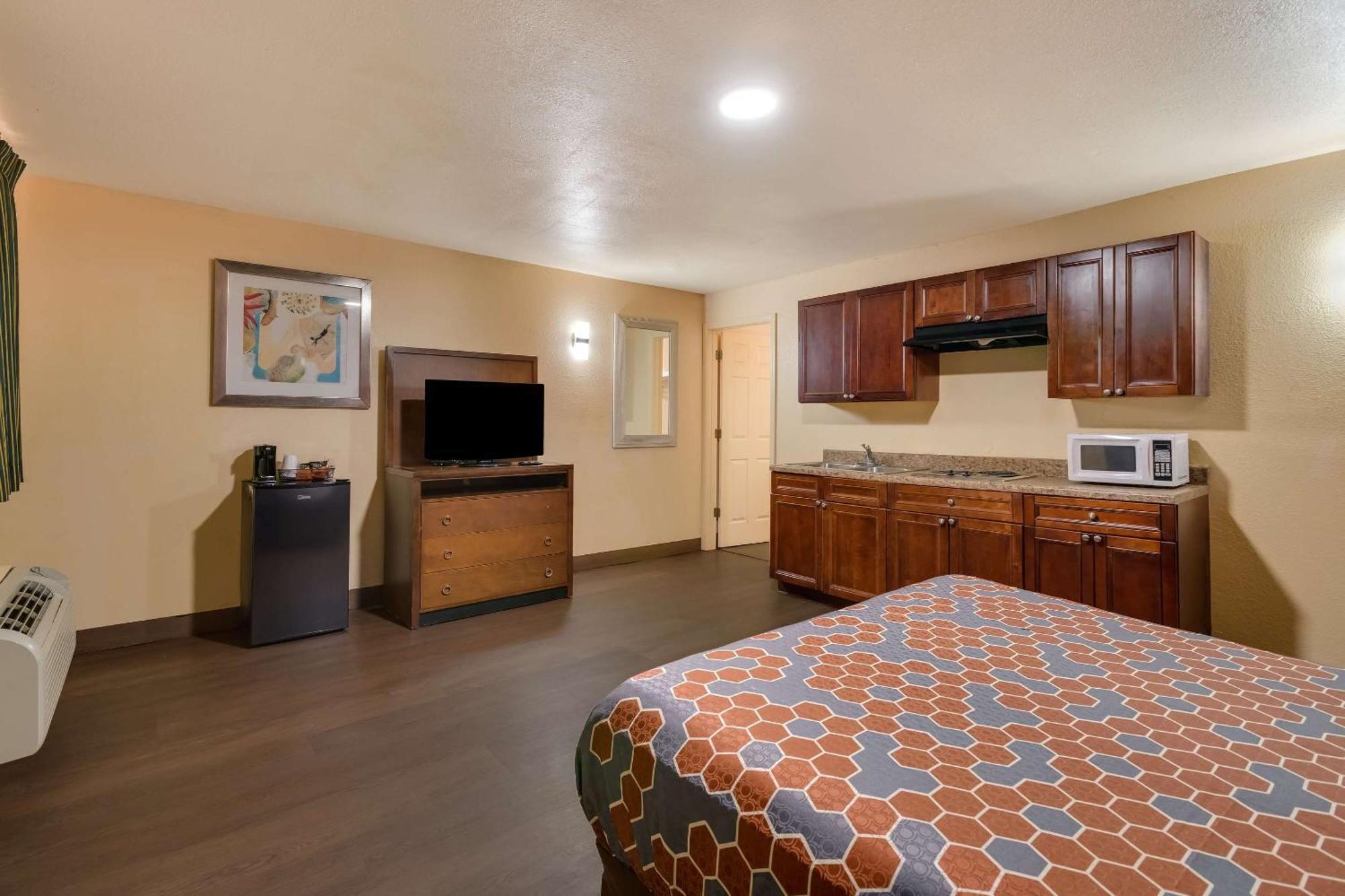 Rodeway Inn & Suites East نيو أورلينز المظهر الخارجي الصورة