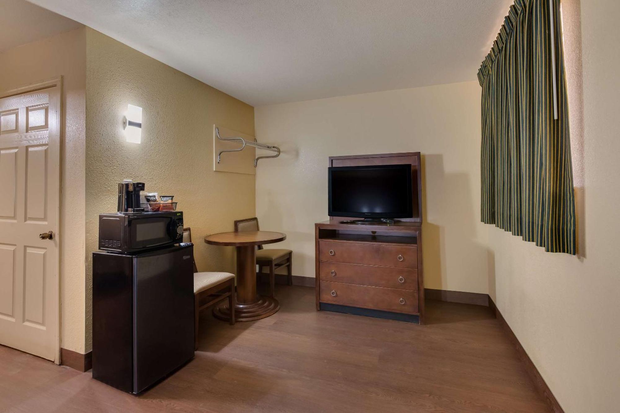 Rodeway Inn & Suites East نيو أورلينز المظهر الخارجي الصورة