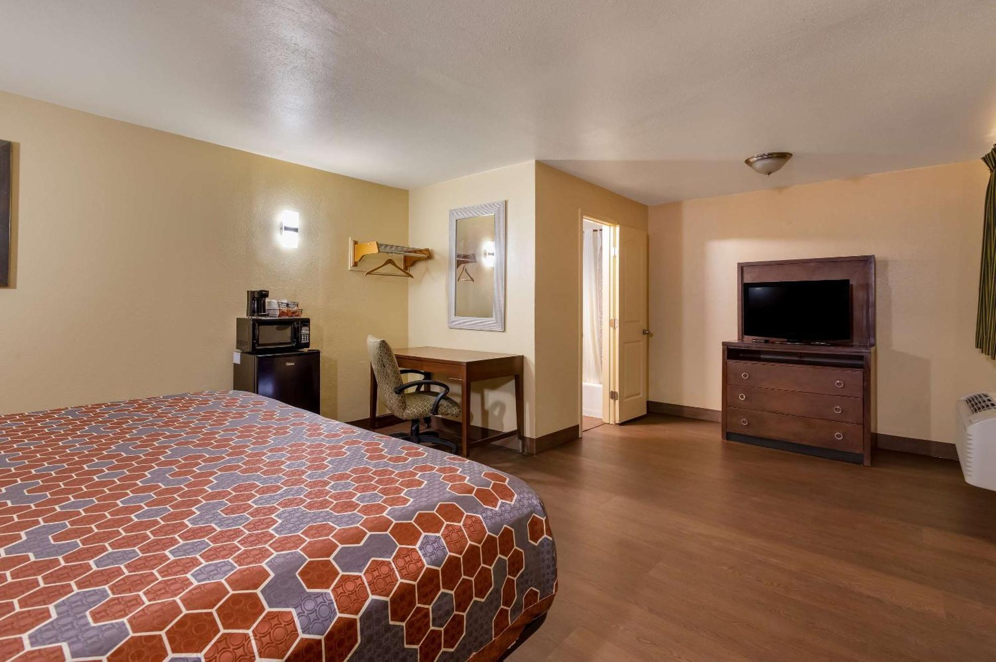 Rodeway Inn & Suites East نيو أورلينز المظهر الخارجي الصورة