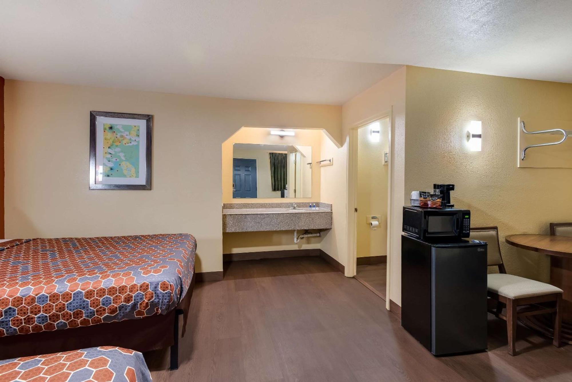 Rodeway Inn & Suites East نيو أورلينز المظهر الخارجي الصورة