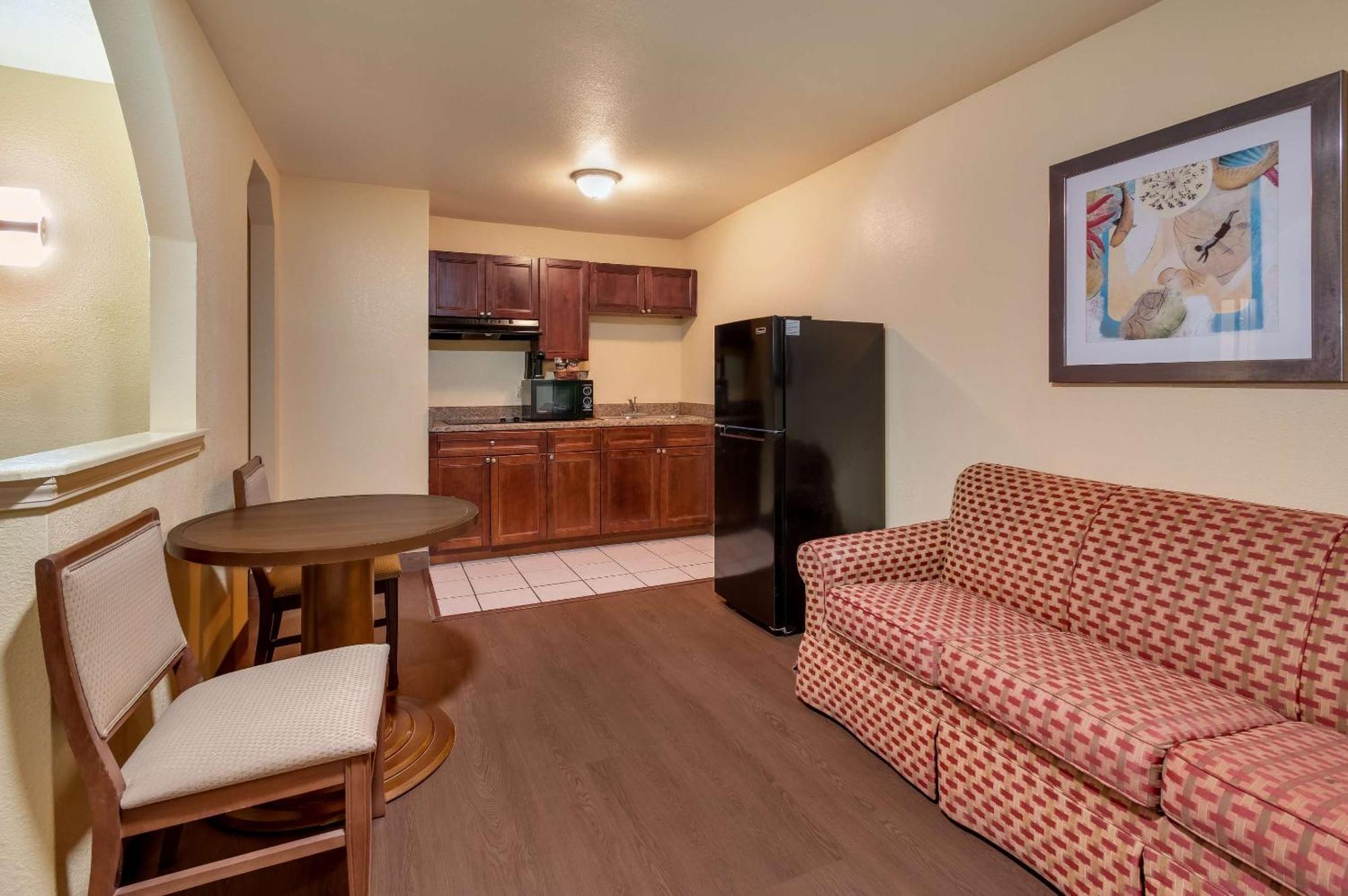 Rodeway Inn & Suites East نيو أورلينز المظهر الخارجي الصورة