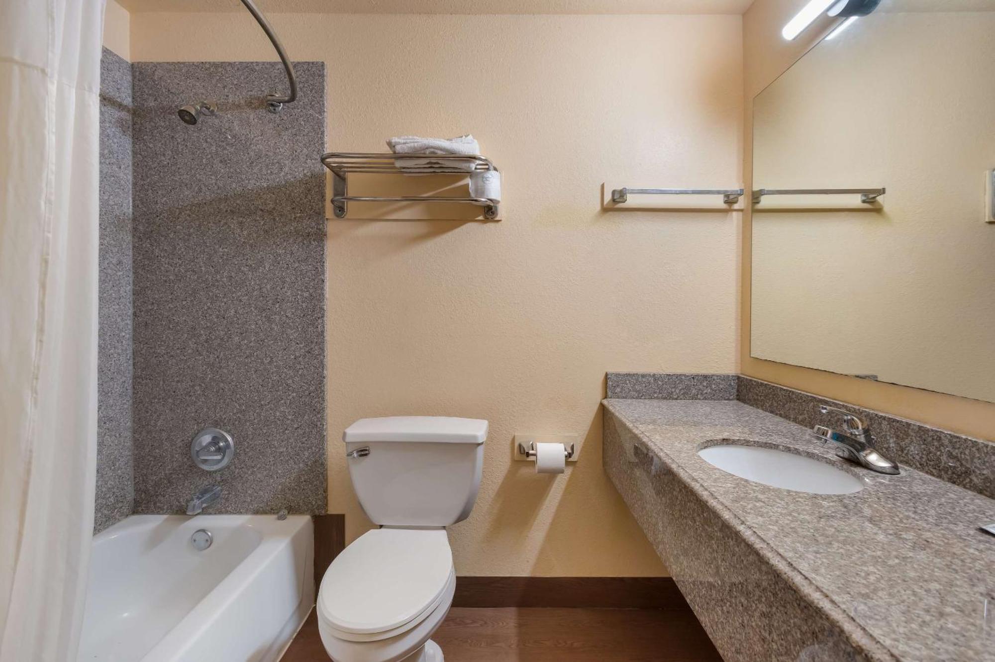 Rodeway Inn & Suites East نيو أورلينز المظهر الخارجي الصورة