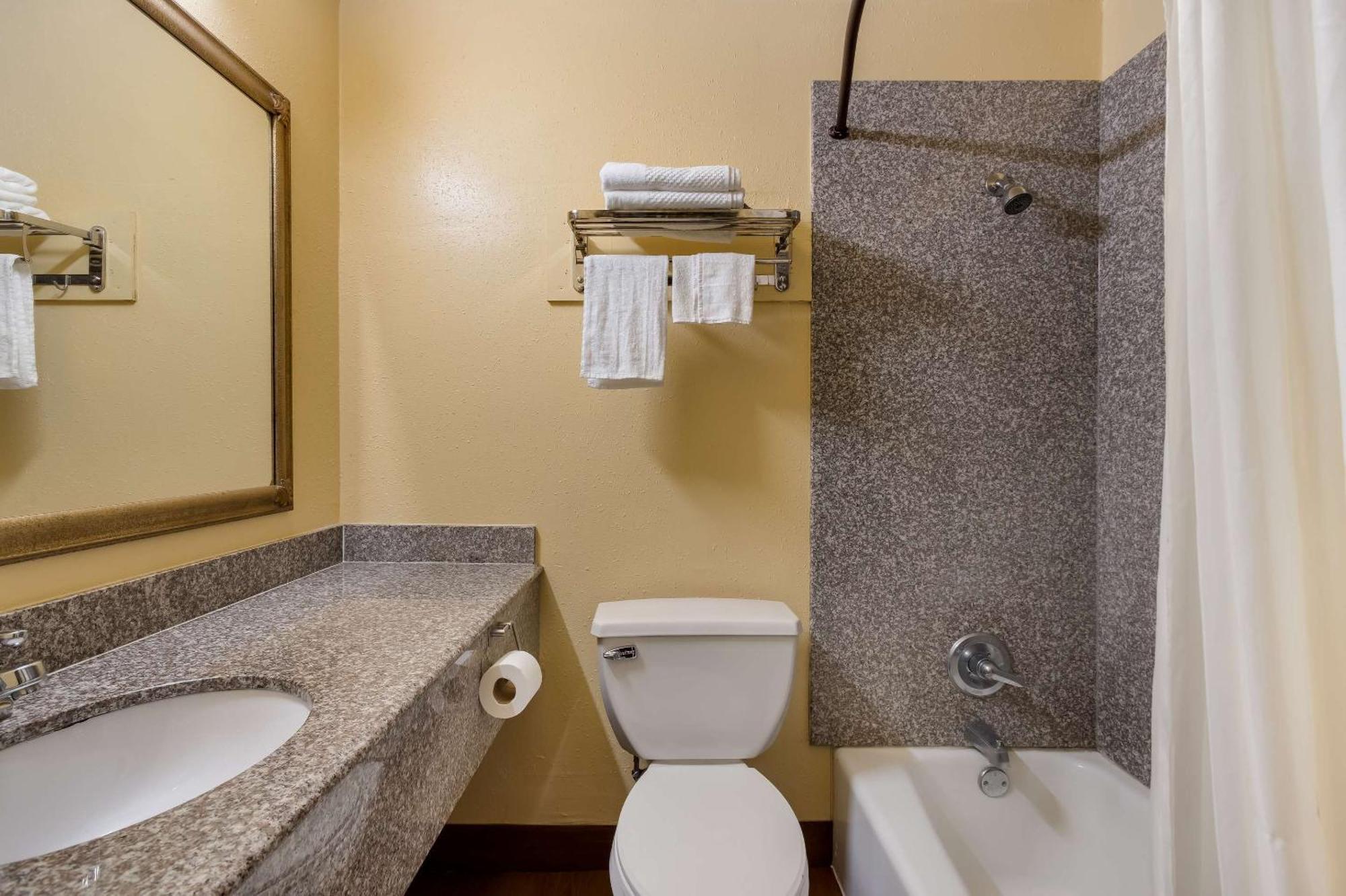 Rodeway Inn & Suites East نيو أورلينز المظهر الخارجي الصورة