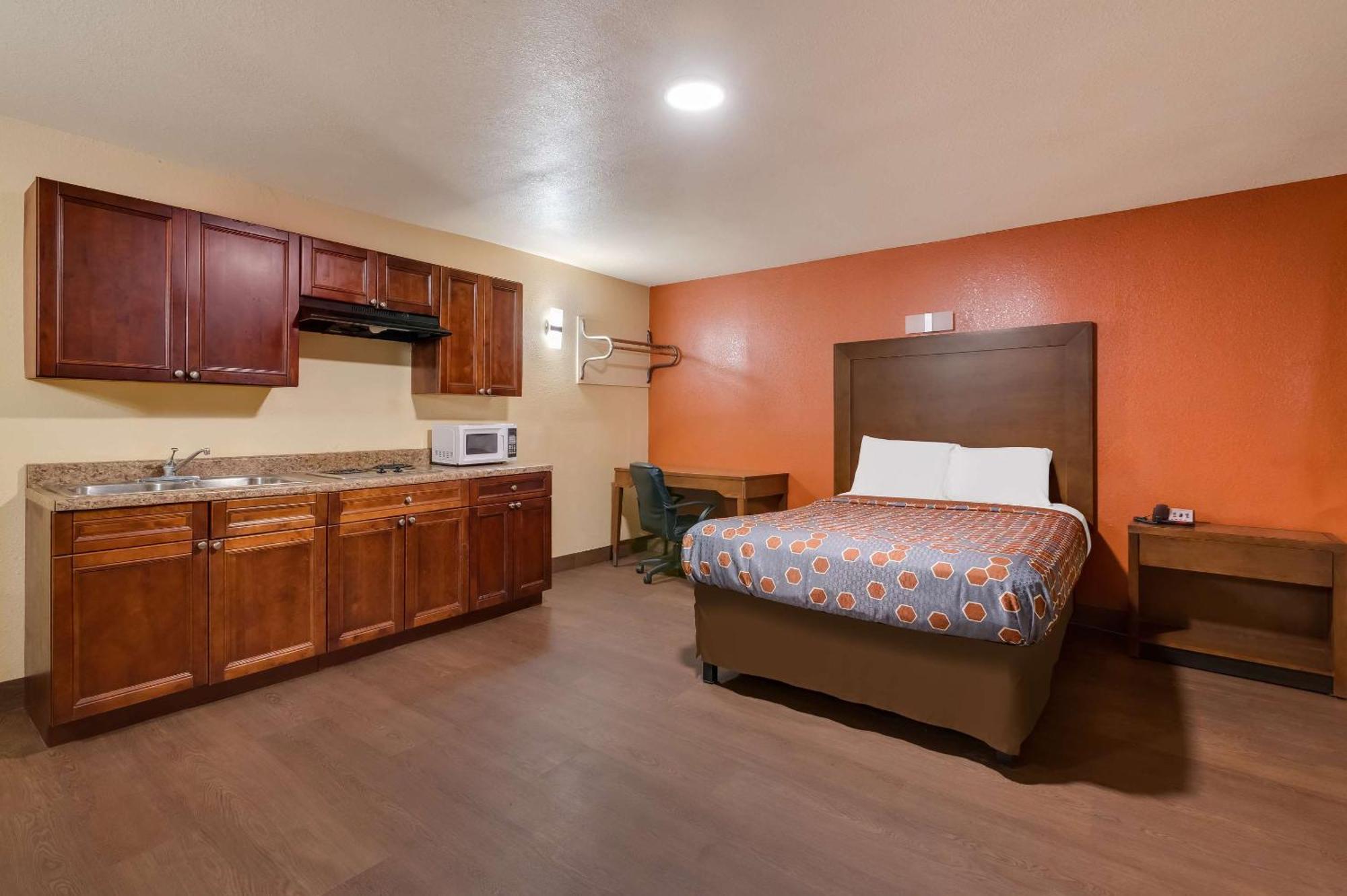 Rodeway Inn & Suites East نيو أورلينز المظهر الخارجي الصورة
